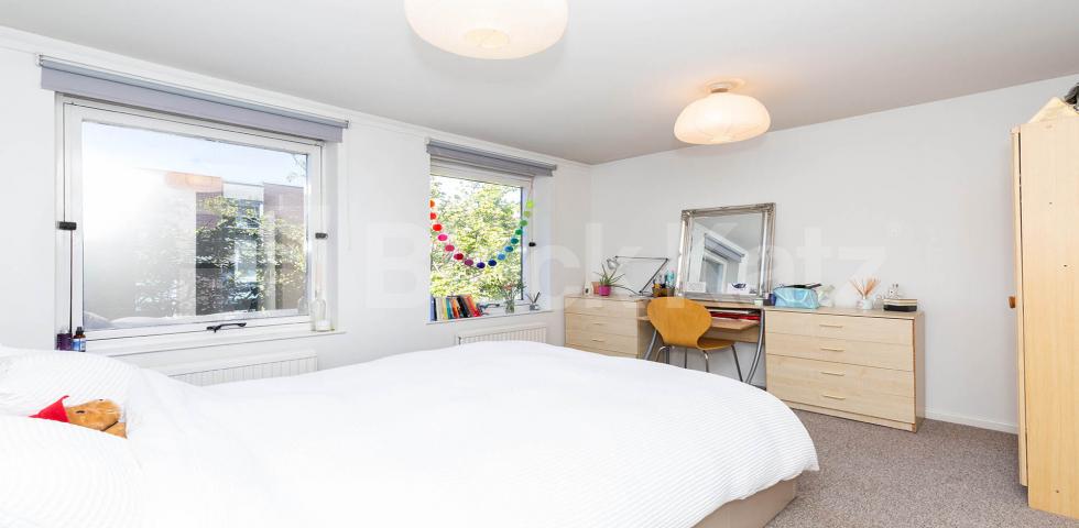 Two double bedrooms modern kitchen & bathroom mis to Marylebone Station.  Boldero Place, Marylebone